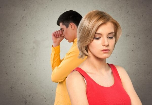 Đàn ông thật sự quên hay chỉ đè nén cảm xúc
