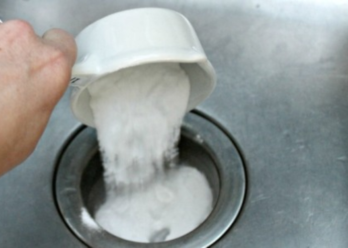 Thông tắc cống bằng bột thông cống