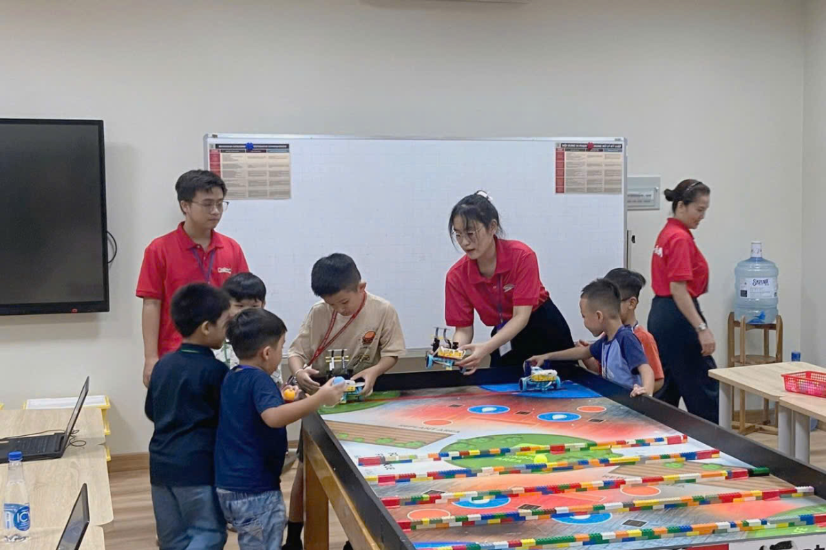 dao-tao-robotics-chuan-my-cho-thieu-nhi-1