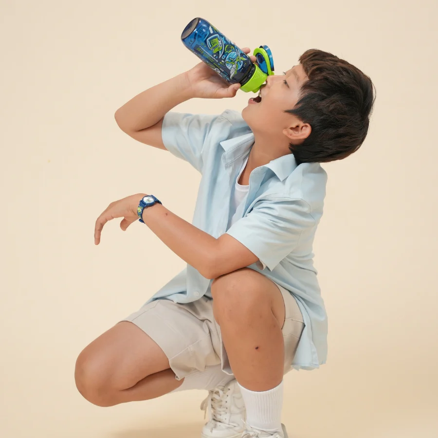 goi-y-binh-dung-nuoc-an-toan-cho-be-di-hoc-1