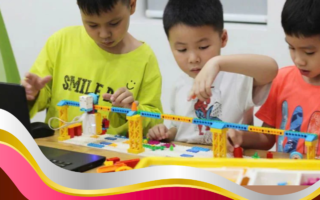 hoc-steam-cho-tre-bat-mi-lo-trinh-chuan-cho-be