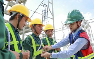 Vì Sao Thiết Bị Bảo Vệ Đầu Là Trang Bị Không Thể Thiếu?