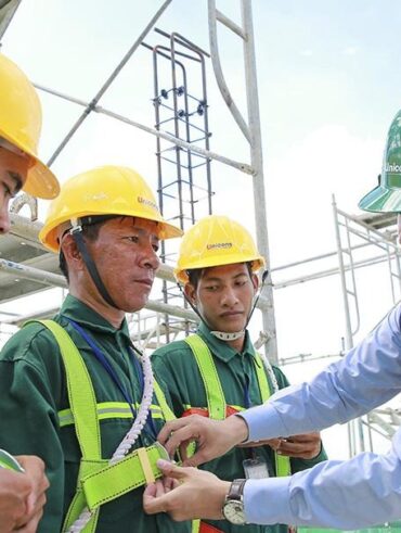 Vì Sao Thiết Bị Bảo Vệ Đầu Là Trang Bị Không Thể Thiếu?